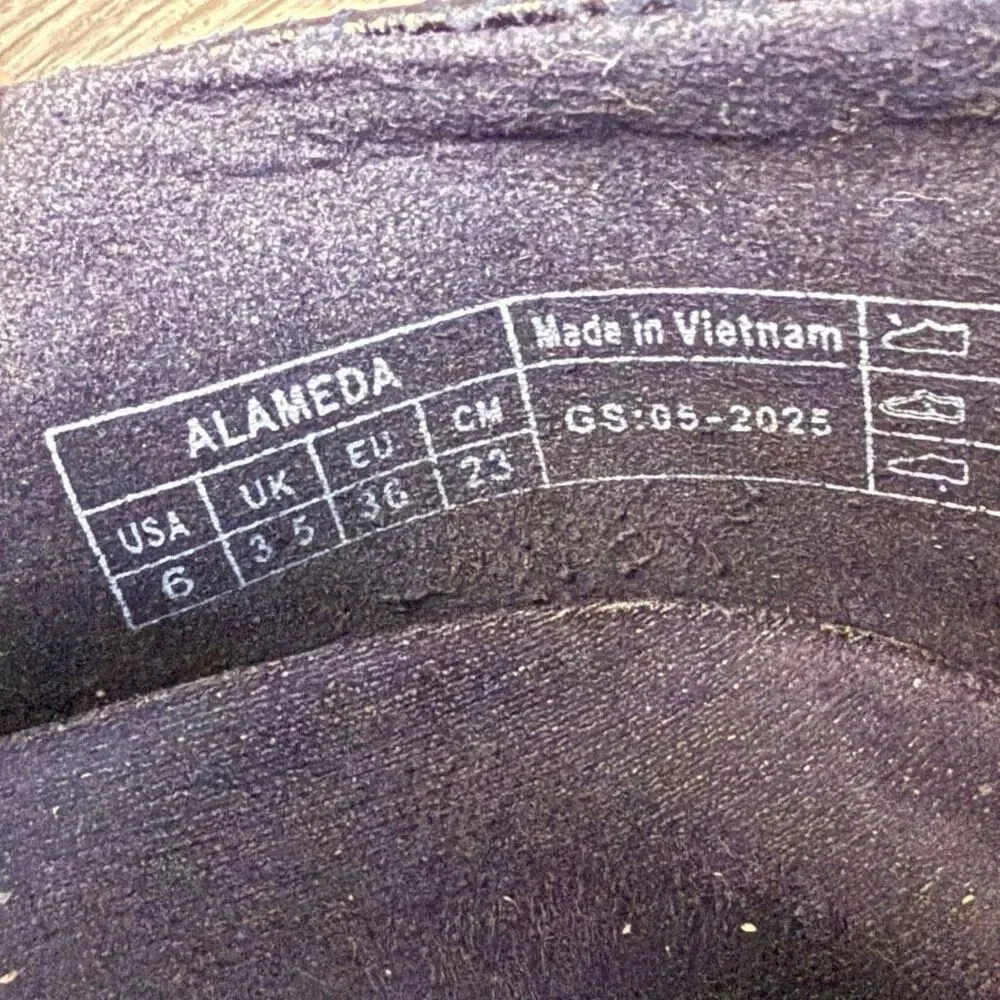 Vionic suede upper